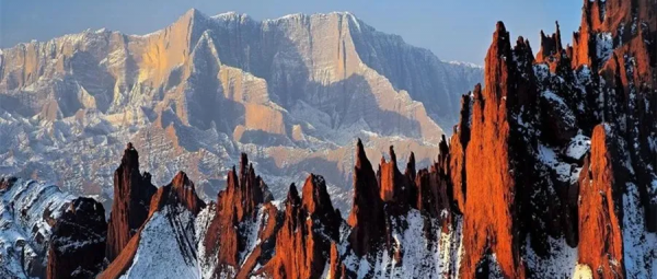 組成岩石圈的三大類岩石如何排序？