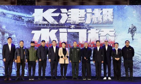 多部影片蜂擁賀歲，馮小剛新作提前逃檔，張藝謀勢要放手一搏