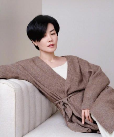 王菲：直面“鋒菲戀”，時隔13年再次和謝霆鋒在央6中秋晚會出現