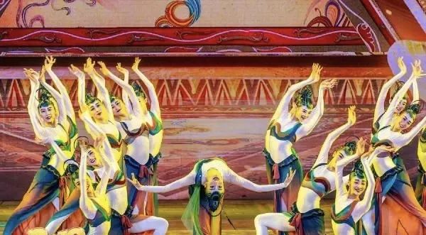 氛圍感拿捏住了！這些春晚舞蹈絕絕子