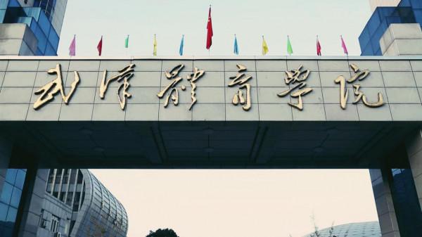 4年前的“快男冠軍”魏巡，曾被債主追到決賽，現在過得怎樣了？