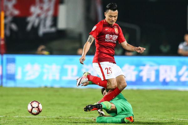 是誰？名記透露：前國足隊長因難覓合適下家，或無奈宣佈退役