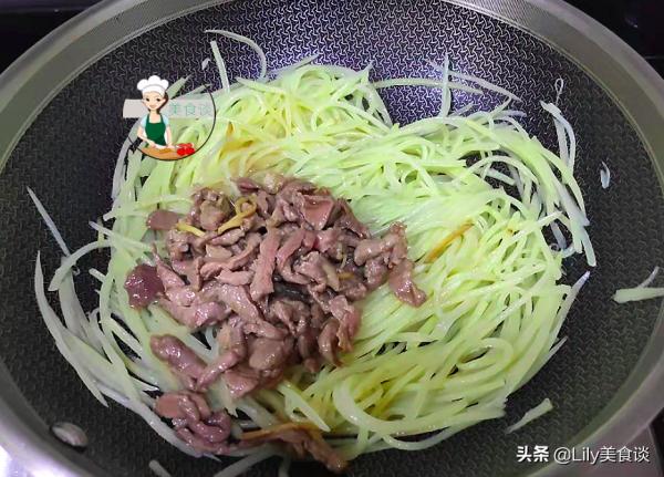 秋天,這菜三天兩頭必做,焯水炒一炒3分鐘出鍋,開胃去燥吃不膩 秋天,這菜三天兩頭必做,焯水炒一炒3分鐘出鍋,開胃去燥吃不膩