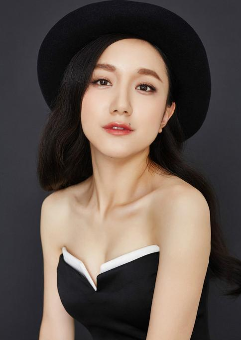 &OpenCurlyDoubleQuote;小公子&rdquo;李倩：16歲出道，24歲與黃軒戀愛，38歲依舊未紅？