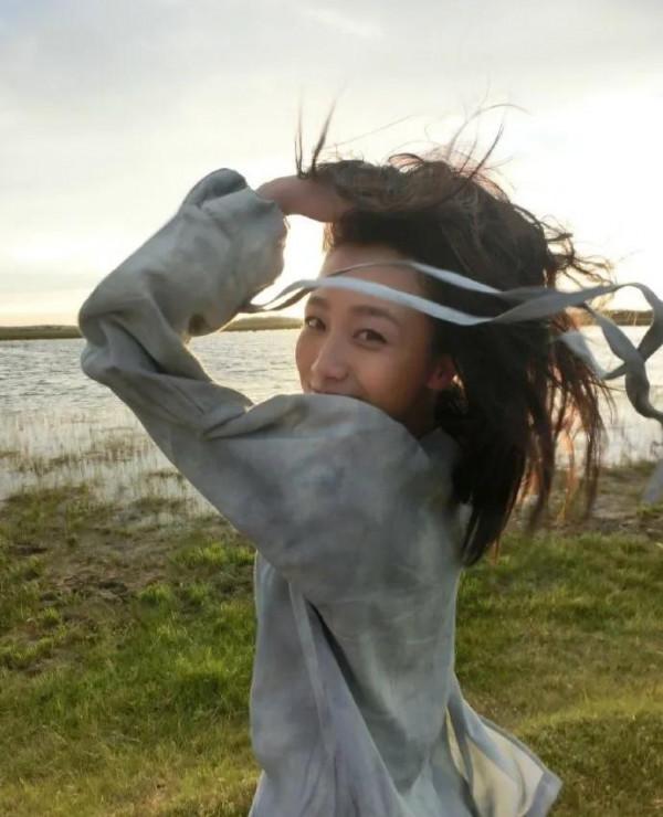 “悲傷”的葉青：姜潮追她3個月，被姚笛搶角色，和恬妞女兒戀愛