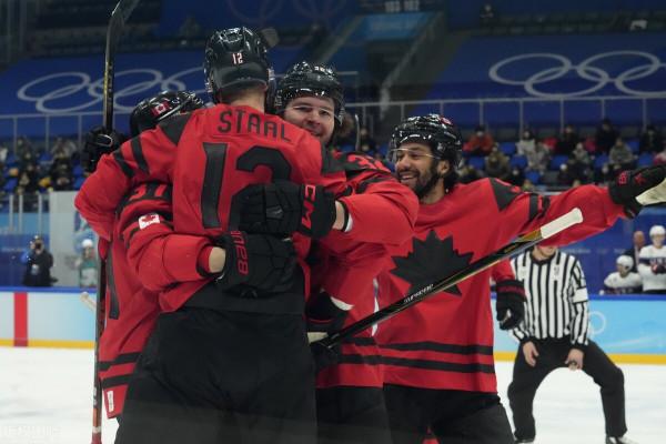 先丟一球實現翻盤，男子冰球強強對話美國隊4比2力克加拿大