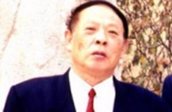 賀麓成與母親賀怡離別14年，相見不相識，為兒女改姓紀念毛主席