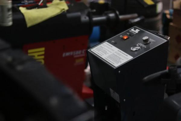 怪獸修車:翻新一輛21萬公里的路虎發現4,老爺子工地拉貨專用車 怪獸修車:翻新一輛21萬公里的路虎發現4,老爺子工地拉貨專用車