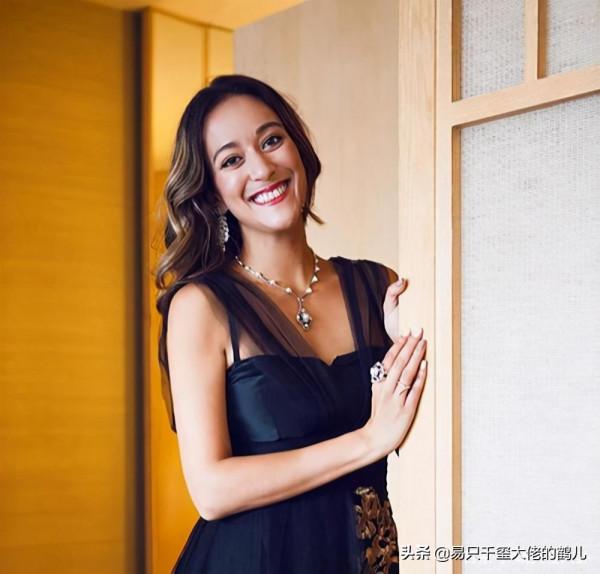 3歲父母雙亡 12歲發配海外 無緣“賭王”遺產繼承,自創品牌當富婆 3歲父母雙亡 12歲發配海外 無緣“賭王”遺產繼承,自創品牌當富婆