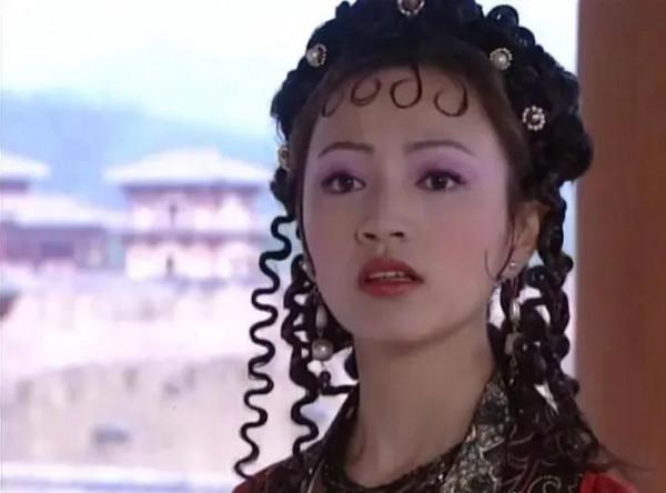 “靠臉吃飯”的女明星，美與醜全在造型師的一念之間，真是太慘了