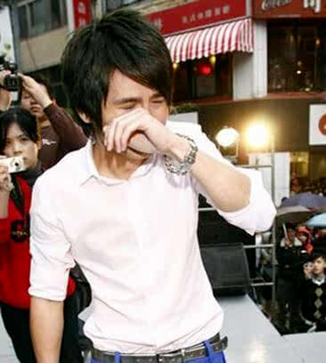 為還鉅債出道的10位明星,有2人還父母賭債,有5人因家裡生意失敗 為還鉅債出道的10位明星,有2人還父母賭債,有5人因家裡生意失敗