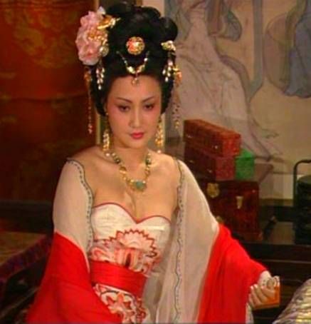 “最美楊貴妃”林芳兵:22歲嫁音樂才子,56歲和兒子像姐弟 “最美楊貴妃”林芳兵:22歲嫁音樂才子,56歲和兒子像姐弟