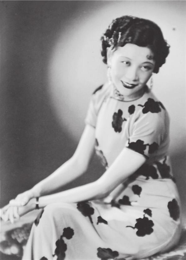 阮玲玉的葬禮：5名少女追隨而去，20名大腕抬棺，30萬人為她送行