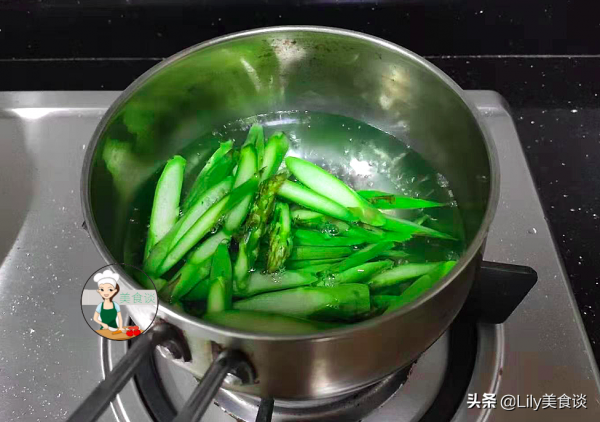 建議女人少吃保健品，多吃&OpenCurlyDoubleQuote;一白一綠&rdquo;，便宜營養，冬天吃特養人