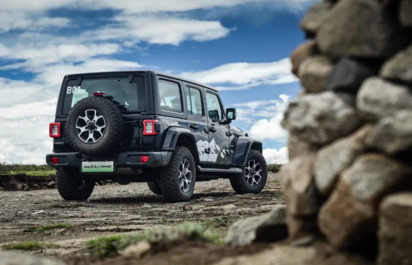 6秒破百，傳奇硬派越野車再進化，更省油好開，征服荒野小意思