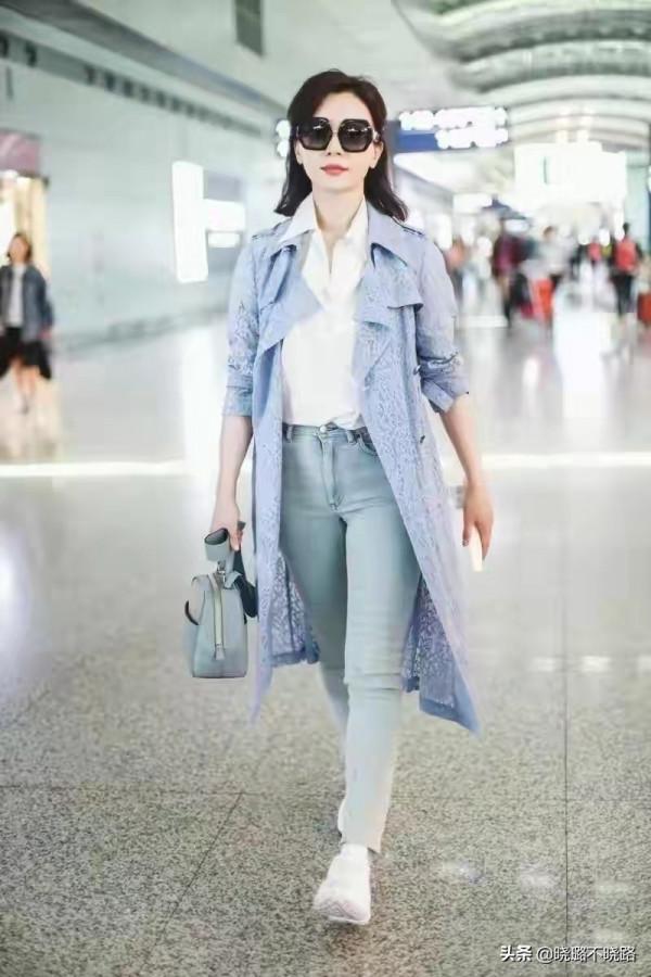 真正見過世面的女人，穿風衣很少配小黑褲，看陳數俞飛鴻就知道了