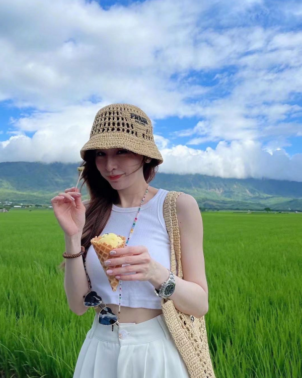 王心凌外出遊玩又“破費”了,一頂草帽要4千多,效果時髦又減齡 王心凌外出遊玩又“破費”了,一頂草帽要4千多,效果時髦又減齡