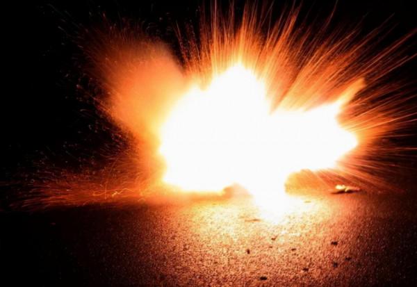 有人扔過來閃光彈，你背過身、閉上眼睛就沒事了？別再被遊戲騙了