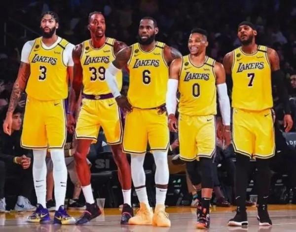 湖人：太冷酷了，除詹姆斯外，所有人都在準備收拾行李