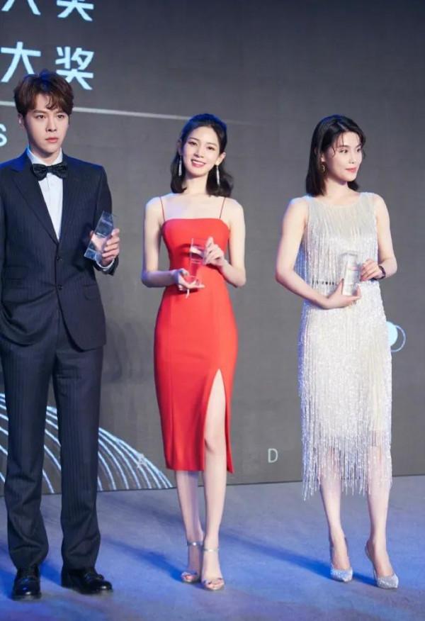 長了張矮個臉,但其實卻是高挑身材的明星們,有些絕對出乎你意料 長了張矮個臉,但其實卻是高挑身材的明星們,有些絕對出乎你意料