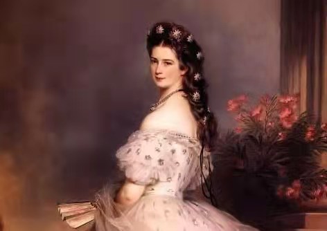 茜茜公主的星星髮飾好多，除了肖像畫上的27顆，她還有各種形狀的