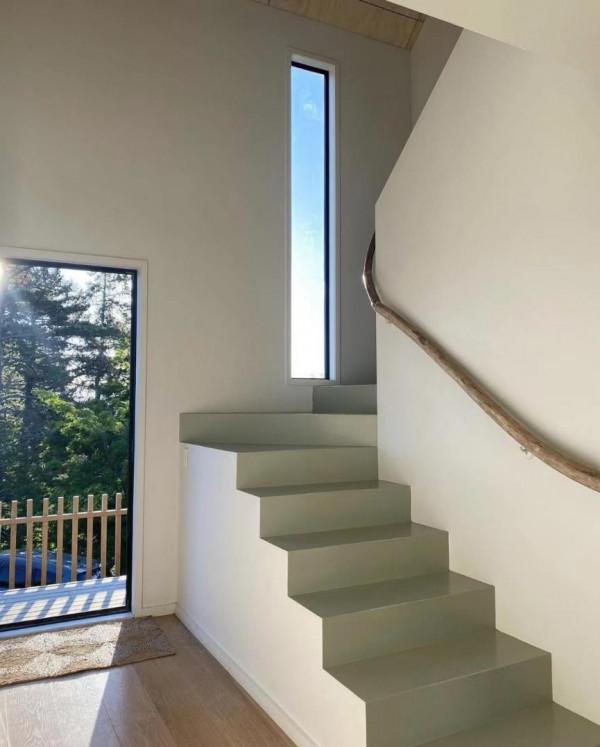 紐西蘭一個太太的山谷之家，簡單寧靜，在山上養女兒，惹人羨慕