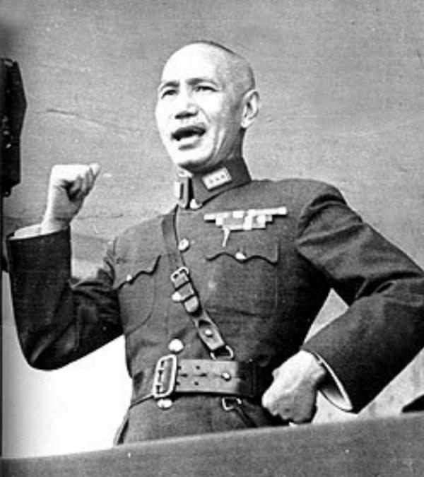 重慶談判前，毛主席李克農設下一計，讓老蔣大罵：中統軍統是飯桶