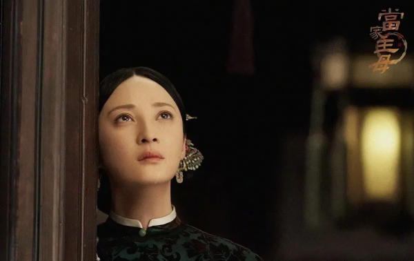 風格大賞紅毯：蔣勤勤認不出，郭采潔眼線怪，男明星造型集體翻車