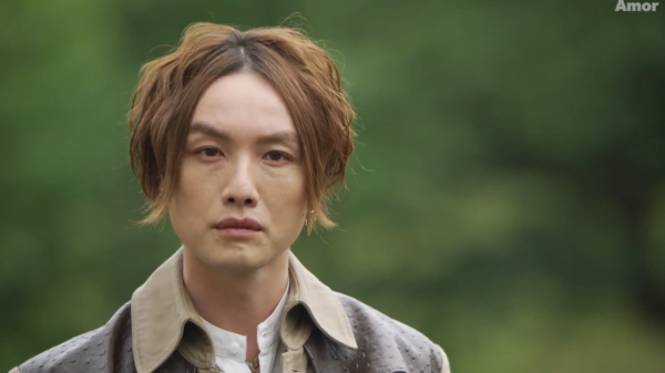 利布特原本的變身器被圓谷刪除，只為給伊格尼斯開後門學習技術