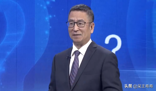 央視製作跨年節目,白巖松擔任門面主持,搭檔新聞頻道門面主播 央視製作跨年節目,白巖松擔任門面主持,搭檔新聞頻道門面主播