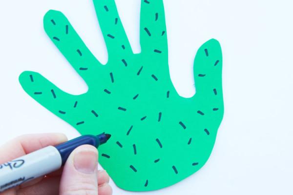 幼兒園級手工┃手印仙人掌,辦公室桌面的小裝飾 幼兒園級手工┃手印仙人掌,辦公室桌面的小裝飾