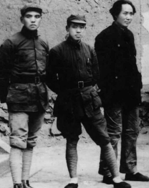 陳伯鈞誤殺毛主席“愛將”，險被槍決，毛主席表示：重打100大板