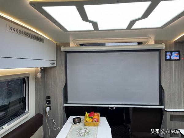 實拍羅曼特斯高配版智慧房車,高顏值+全鋁車身,動力強帶1千鋰電 實拍羅曼特斯高配版智慧房車,高顏值+全鋁車身,動力強帶1千鋰電