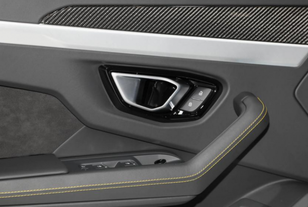 SUV中的天花板,蘭博基尼Urus實力展示,搭載4.0T V8引擎 SUV中的天花板,蘭博基尼Urus實力展示,搭載4.0T V8引擎