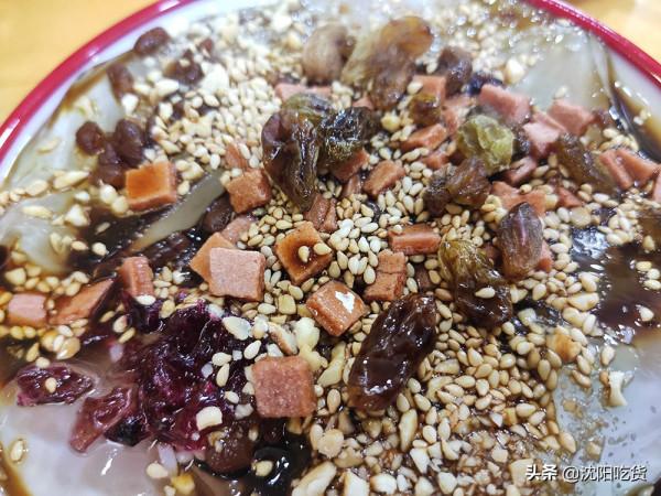 吹著空調吃鍋仔,肥腸燉雞,再配一碗冰粉,神仙享受 吹著空調吃鍋仔,肥腸燉雞,再配一碗冰粉,神仙享受