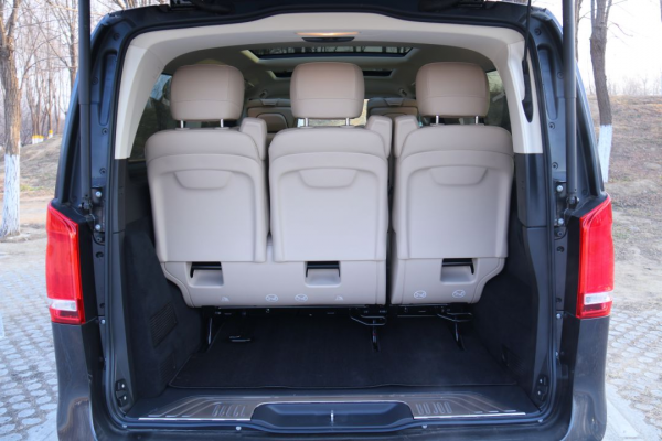 3430mm軸距+空氣懸掛 三排均可葛優癱 賓士V 260 L空間評測