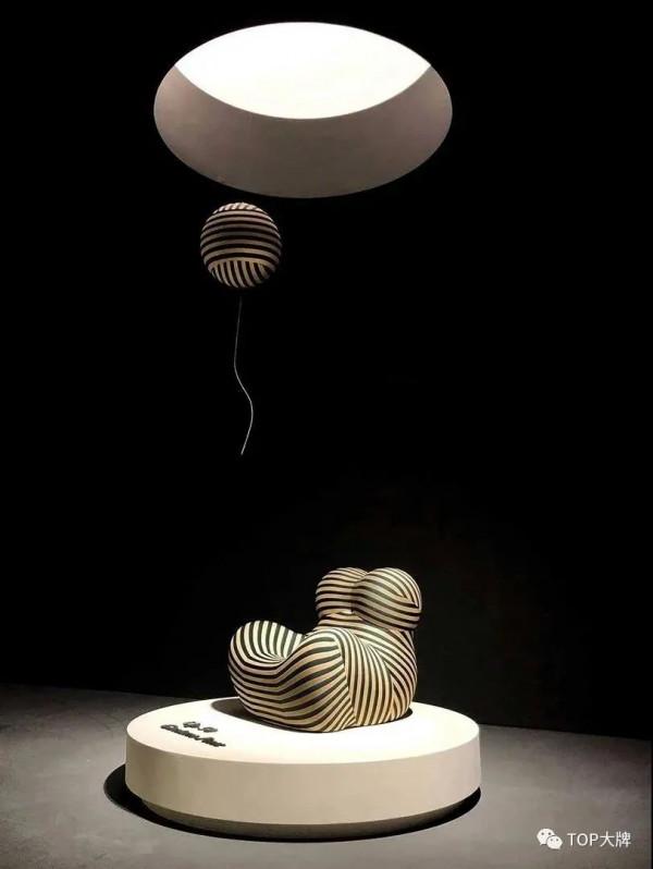 B&;B Italia 以巧妙的塗鴉藝術向經典致敬 B&;B Italia 以巧妙的塗鴉藝術向經典致敬