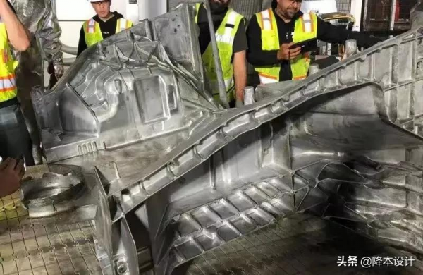 向特斯拉學習：如何把70多個零件減少為1個零件 | 2021回顧No.4