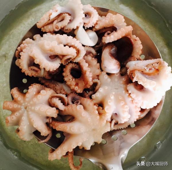 煮小章魚,直接開水煮嚼不爛,老漁民教你一招,脆爽彈牙味道鮮美 煮小章魚,直接開水煮嚼不爛,老漁民教你一招,脆爽彈牙味道鮮美