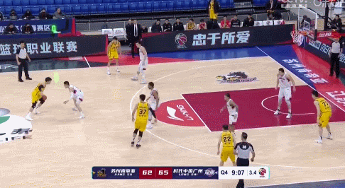 24秒運完把球擱地上！真有這種戰術？CBA解說員多次直言“奇怪”
