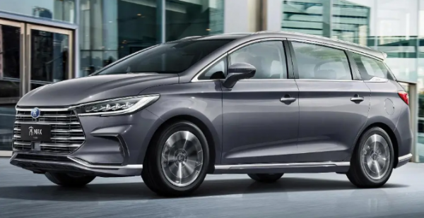 10萬級國產MPV的天花板，比亞迪宋MAX設計時尚，空間靈活