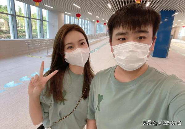 洪成成男朋友現身，充滿活力面容稚嫩，網友調侃橙子找了個高中生