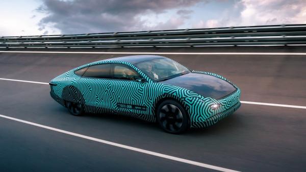 特斯拉Model 3專用太陽能電池板亮相 可增加120km的續航里程