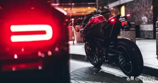 KTM攜手博速Brabus釋出1300R
