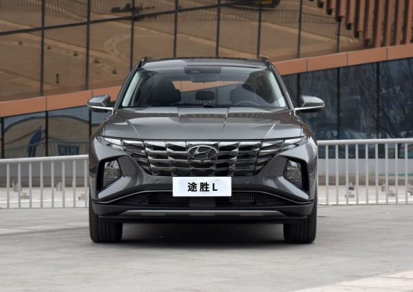 北京現代第五代途勝L,前臉設計特別犀利、兇悍,顯得很有力量感 北京現代第五代途勝L,前臉設計特別犀利、兇悍,顯得很有力量感