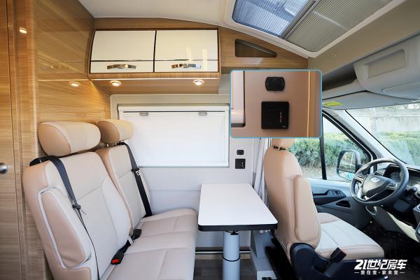 衛航全新配色邁阿密藍，情懷還是創新？實拍V590藍色進化版房車