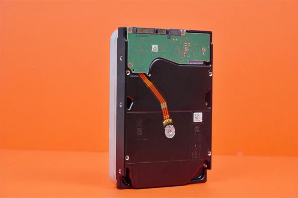 業界首創10碟片工藝之硬碟圖賞 業界首創10碟片工藝之硬碟圖賞