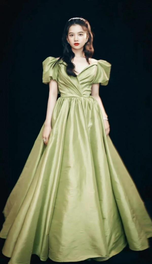 北京電影節開幕紅毯，眾女星晚禮服齊亮相，一起來欣賞美女們吧