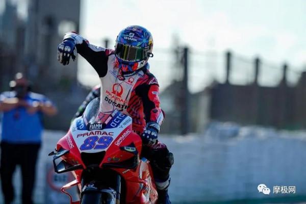 MotoGP雪邦測試：Alpinestars新材質可伸縮戰衣搶眼