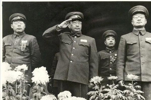 1959年,在天安門城樓上,周恩來對宋勤說:你敢告你陳賡伯伯的狀 1959年,在天安門城樓上,周恩來對宋勤說:你敢告你陳賡伯伯的狀